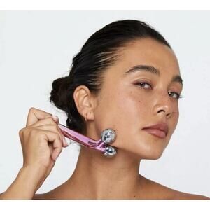 Beambo The Roll Play Electric Facial Rolling Massager 360 Degree Rotations 3D